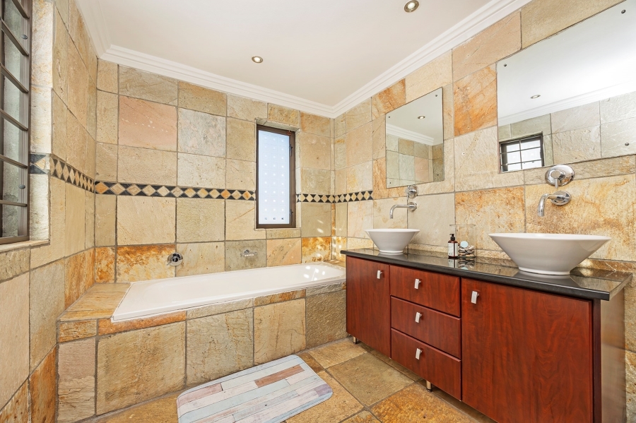 4 Bedroom Property for Sale in Van Riebeeckshof Western Cape